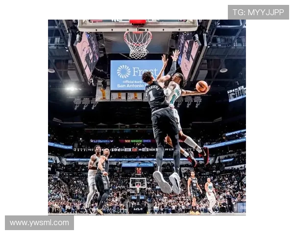 [NBA]莫兰特超远长传 韦尔斯拉杆上篮打进.